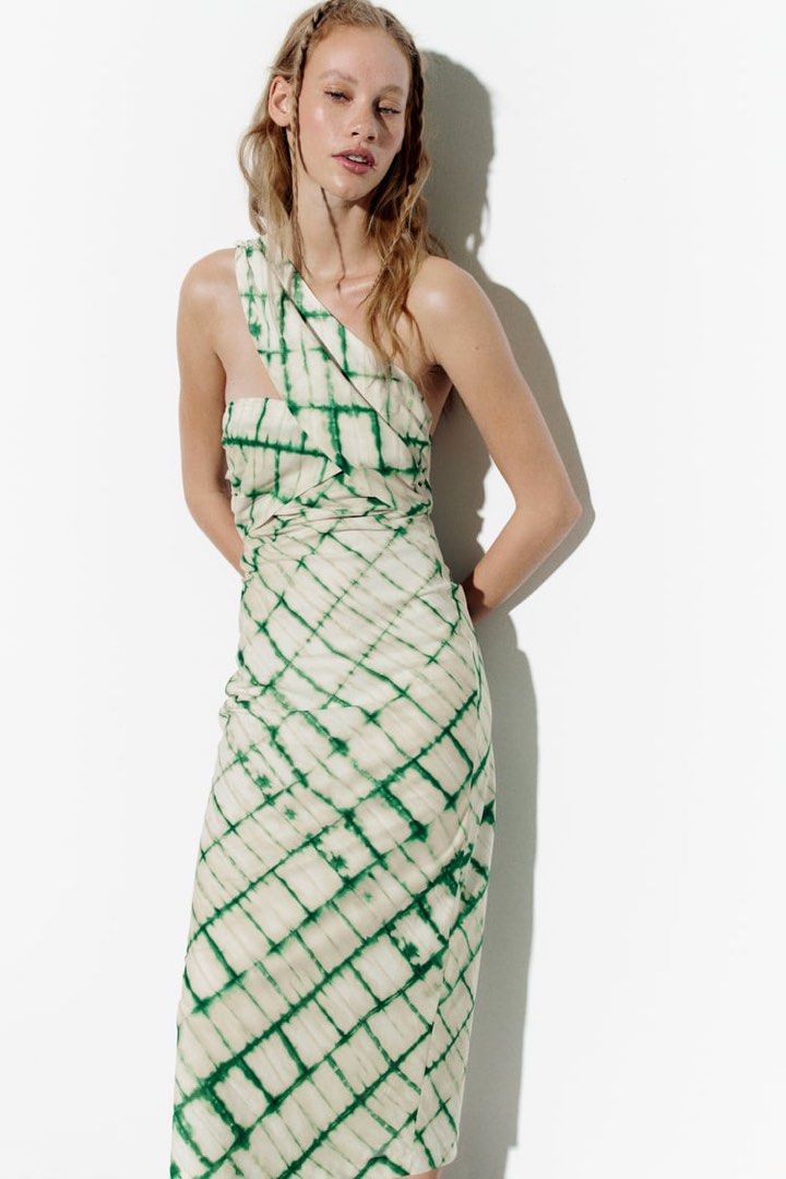ZARA Ecru Printed Midi Maxi Dress (Category: Dresses) located in Pasig City. Submitted by dezleemarquez (Listing ID 1466687943, Image 3). Description: ZARA Ecru Printed Midi Maxi Dress.