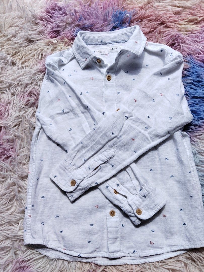 Zara Kids White Paper Plane Print (Category: Babies & Kids Fashion) located in Siquijor. Submitted by thesummit26 (Listing ID 1466588617, Image 3). Description: • Actual photos posted. • Preloved from my son's personal closet. • No yellowing, no stains, .