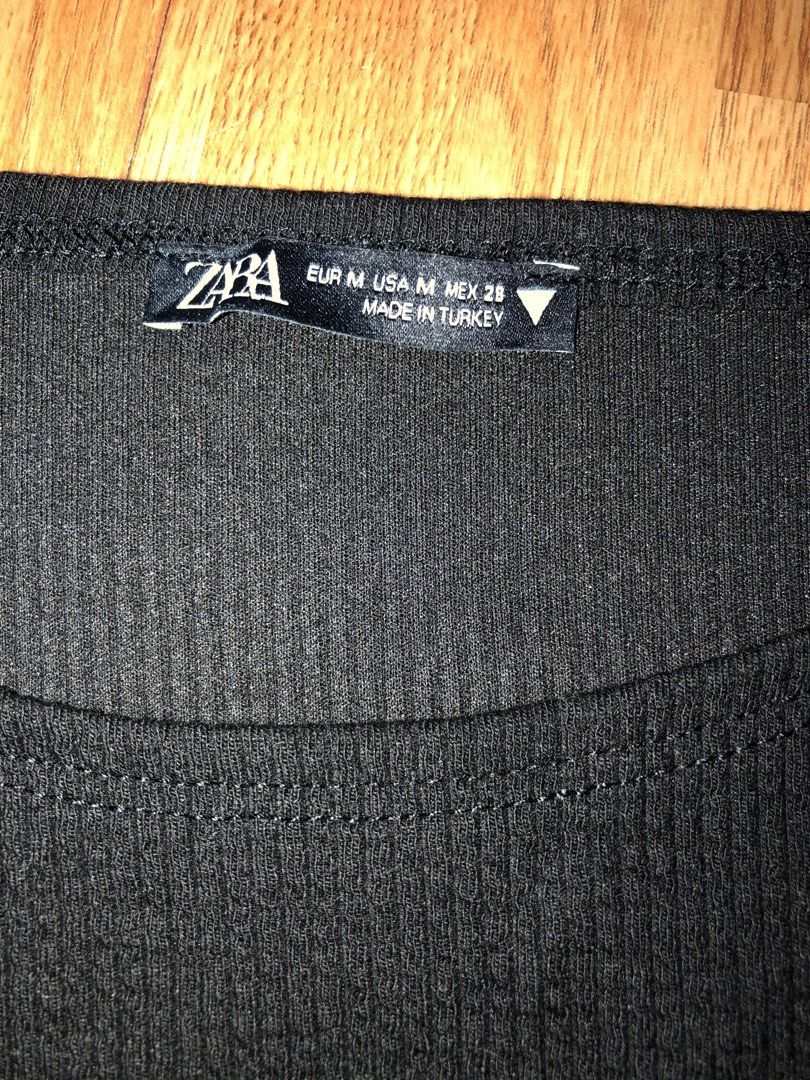 Zara Long sleeve Crop Top (Category: Blouses) located in Cebu City. Submitted by jiselle_fecollection (Listing ID 1466634251, Image 3). Description: -size: M -can fit S-M frame -Black -long sleeves.