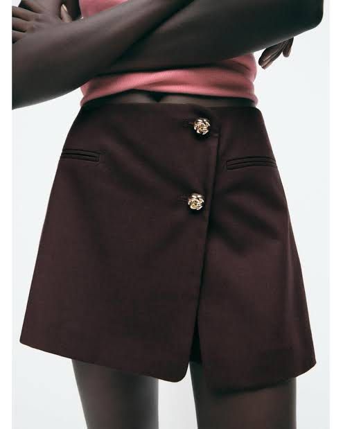ZARA Maroon Skort (Category: Other Bottoms) located in Manila. Submitted by ccollection_ (Listing ID 1466737592, Image 3). Description: .