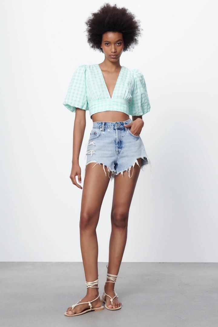 ZARA Mint Green Backless Puff Top (Category: Blouses) located in Pasig City. Submitted by dezleemarquez (Listing ID 1466665307, Image 2). Description: ZARA Mint Green Backless Puff Top.