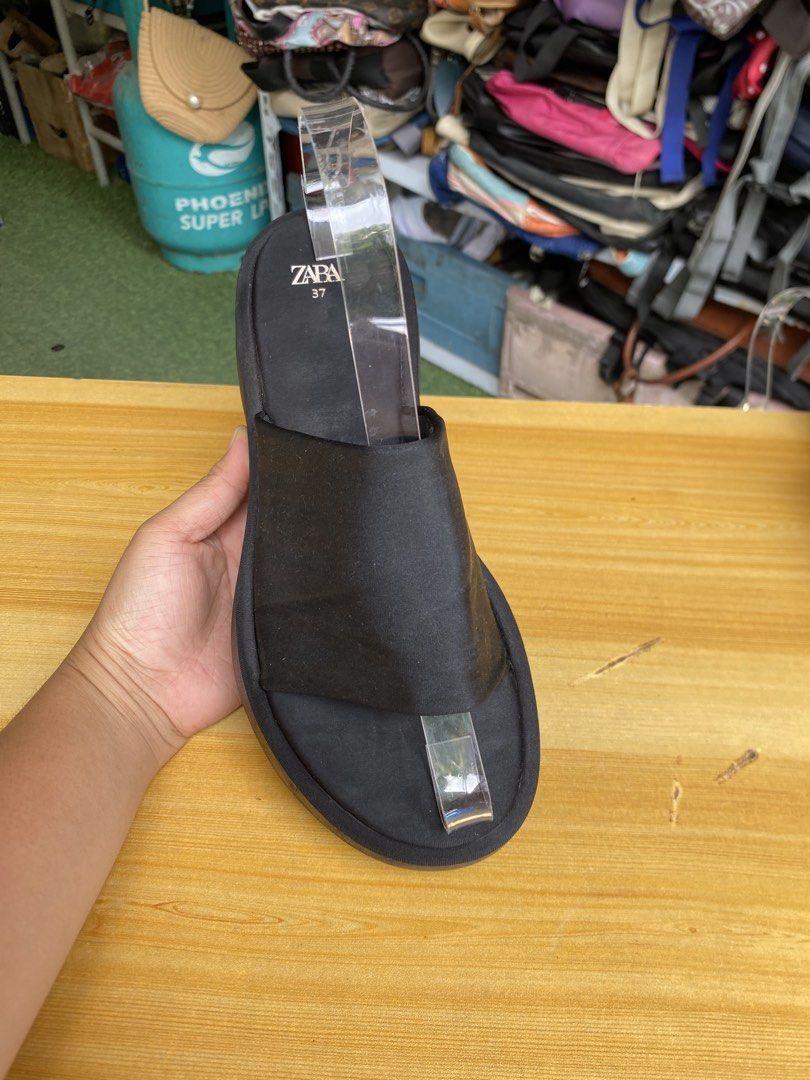 Zara Padded Flatform/Wedge Slides (Category: Wedges) located in Davao. Submitted by jennicaestrella_1995 (Listing ID 1466591633, Image 2). Description: Actual size 39-40 can fit.