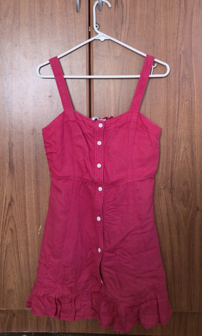 Zara Red Button Down Dress (Category: Dresses) located in Urdaneta. Submitted by kcasi (Listing ID 1466687368, Image 2). Description: Medium on tag Simple pero stunning✨️ Color red in actual RFS: Decluttering.