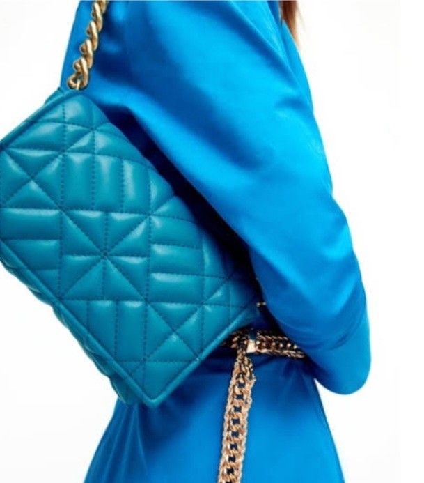 ZARA TEAL QUILTED BAGUETTE (Category: Cross-body Bags) located in Manila. Submitted by eriiicaspage (Listing ID 1466712155, Image 2). Description: PREOWNED Lightly Used Authentic ZARA TEAL QUILTED BAGUETTE SMALL Min Sign of Used Good Condition 8.9/10 .