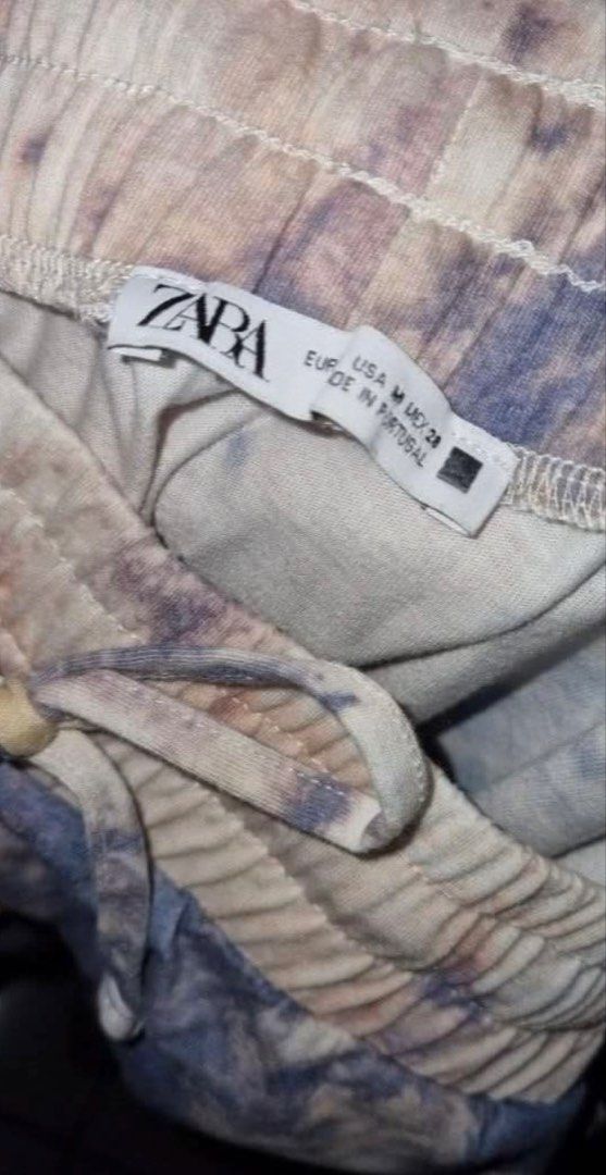 Zara Tie-Dye Midi Skirt Size M (Category: Skirts) located in Quezon City. Submitted by kcobs (Listing ID 1466675400, Image 2). Description: - Brand: Zara - Size: USA M / Mex 28 - Design: Multi-color tie-dye (shades of blue, cream, and mustard yellow) - Fit: Slip-on style with an elastic waistband and adjustable drawstring tie - used once only then stored - Condition/Vibe: Comfortable and perfect for casual everyday wear.