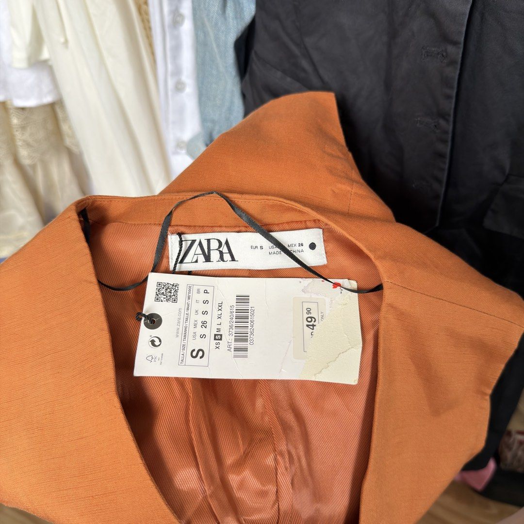 Zara vest (Category: Others Tops) located in Naga. Submitted by jamilaph (Listing ID 1466675063, Image 3). Description: 📍Naga City, Camarines Sur 🚚 J&T.