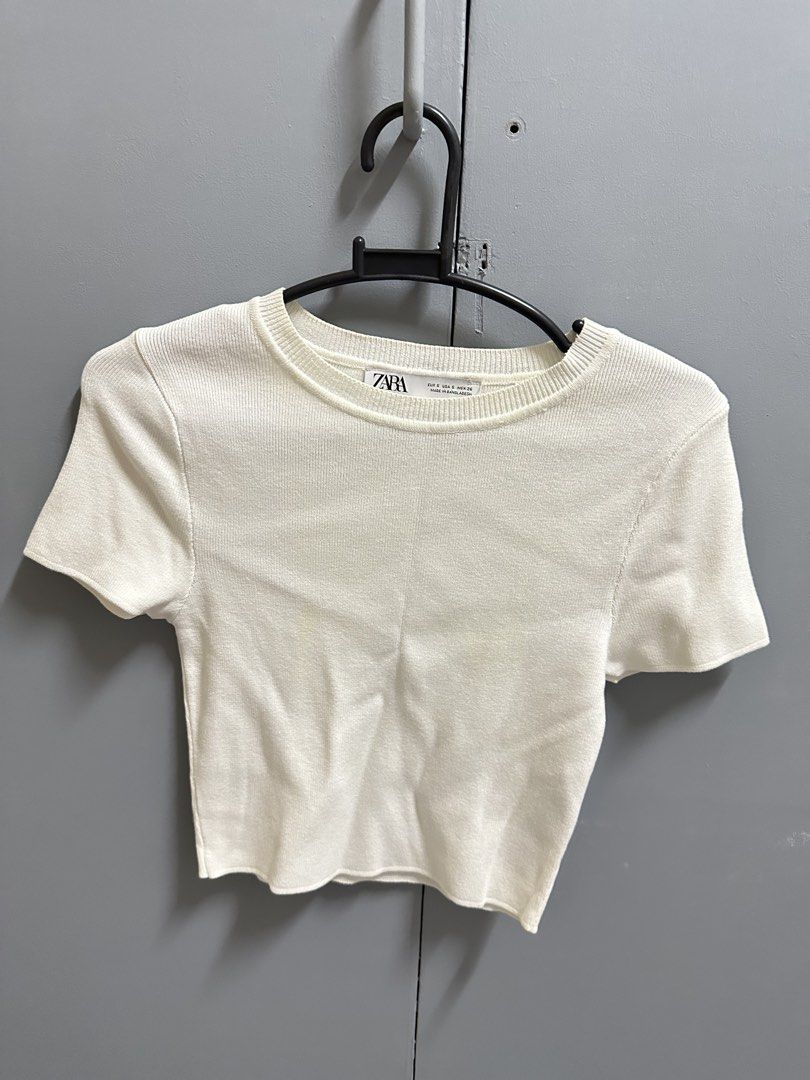 Zara White Knitted Crop Top (Category: Shirts) located in Hermosa. Submitted by alxgtz (Listing ID 1466718347, Image 1). Description: Used twice .