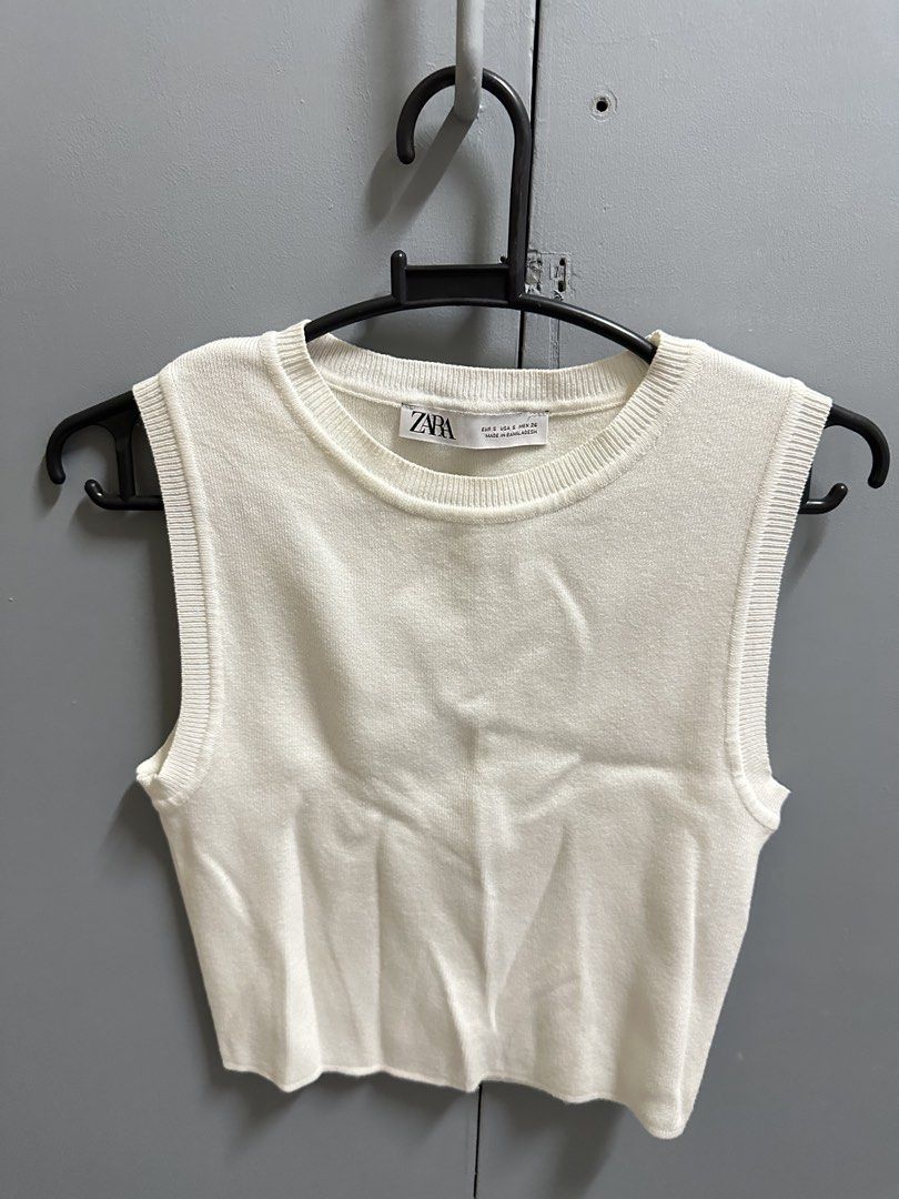 Zara White Knitted Sleveless Top (Category: Sleeveless) located in Hermosa. Submitted by alxgtz (Listing ID 1466719210, Image 1). Description: Used twice Comfy material Good knitted quality.
