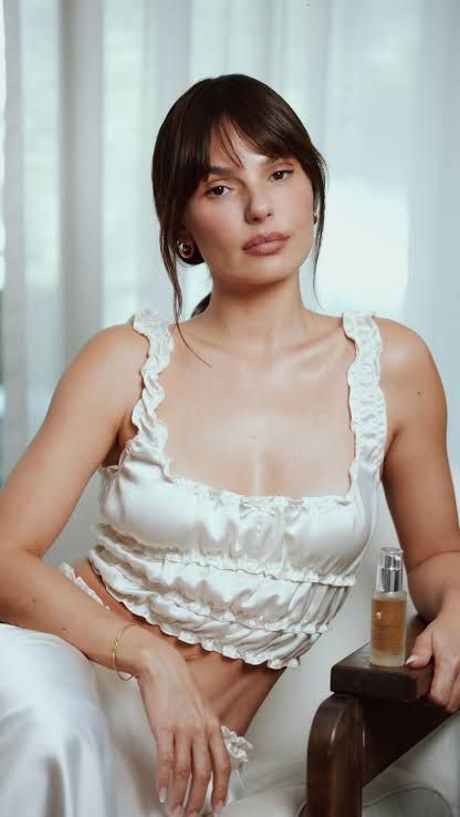 ZARA White Silk Satin Ruched Top (Category: Sleeveless) located in Pasig City. Submitted by dezleemarquez (Listing ID 1466682411, Image 3). Description: ZARA White Silk Satin Ruched Top.