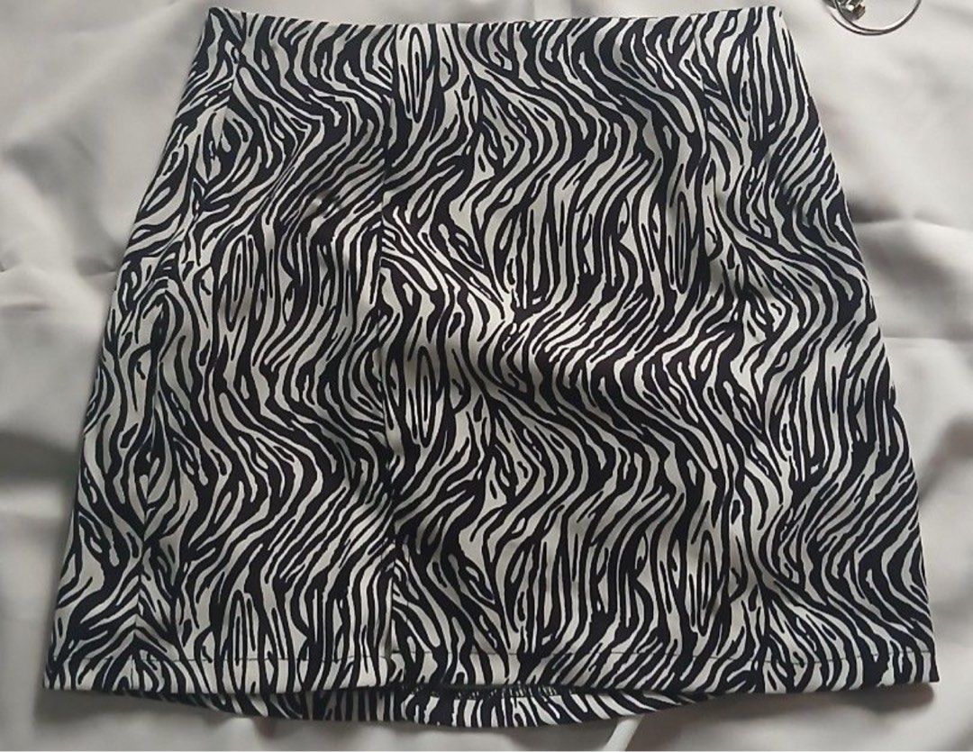 Zebra print mini skirt black and white (Category: Skirts) located in Daet. Submitted by k.declutterz (Listing ID 1466621204, Image 1). Description: - Trendy black and white zebra print - Flattering high-waisted cut with a short mini length - Stylish front slit detail near the hem - Secure back zipper closure - Easy to style with solid tops and basic tees.