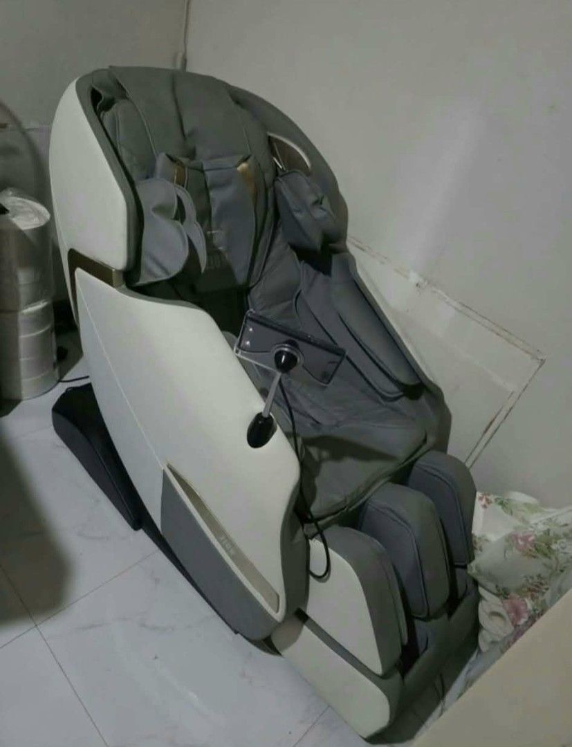 Zion King Massage Chair (Category: Massage Devices) located in Baguio. Submitted by jz_finds (Listing ID 1466666656, Image 2). Description: .