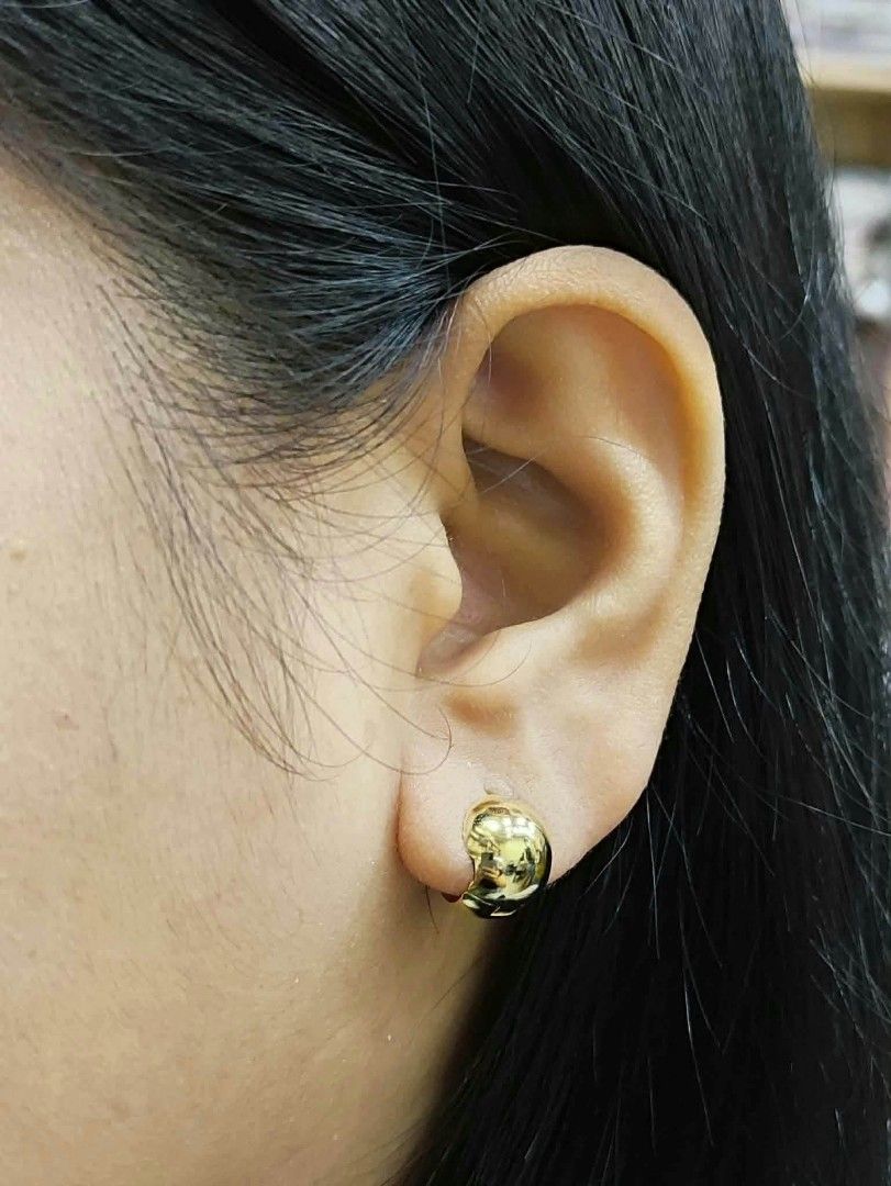 18k Saudi gold dome earrings (Category: Earrings) located in Manila. Submitted by bhelgoldseller2ndaccount (Listing ID 1466853137, Image 2). Description: New!!✨New!!✨New!! Authentic 18k Saudi Golds 💯pawnable/naisasanla 💯with high appraisal rate 💯good investment 💯Direct supplier price 👉OPEN for resellers 🌺please take time to evaluate their actual sizes and grams 👉Best panggift for all occasions ✅ Sold per grams not per piece Kya lowest pric