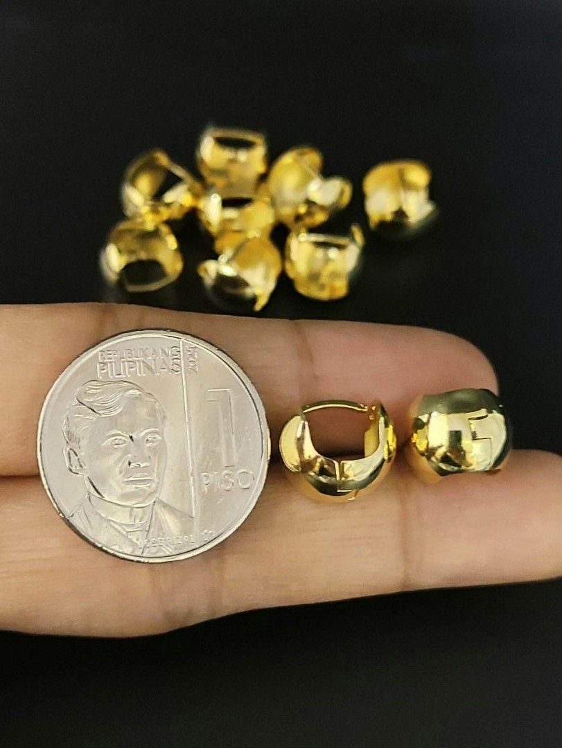 18k Saudi gold dome earrings (Category: Earrings) located in Manila. Submitted by bhelgoldseller2ndaccount (Listing ID 1466853137, Image 1). Description: New!!✨New!!✨New!! Authentic 18k Saudi Golds 💯pawnable/naisasanla 💯with high appraisal rate 💯good investment 💯Direct supplier price 👉OPEN for resellers 🌺please take time to evaluate their actual sizes and grams 👉Best panggift for all occasions ✅ Sold per grams not per piece Kya lowest pric