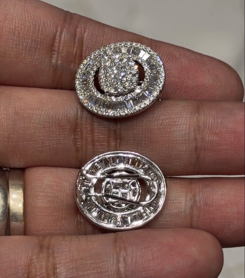 18K White Gold Cluster Diamond Earrings (Category: Earrings) located in Las Pinas. Submitted by houseofgems0 (Listing ID 1466902131, Image 2). Description: Details: - 18K White Gold | 8.9 grams - Natural round and baguette-cut diamonds - Clip-type - Total Carat Weight: 5ct - PRICE: ₱155,000 💎 All items are 100% AUTHENTIC/PAWNABLE. 💎 LAYAWAY AVAILABLE Send us a message to inquire..