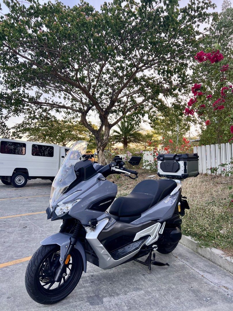 2022 Bristol Maxie 400cc (Category: Motorbikes for Sale) located in Quezon City. Submitted by bhilie52 (Listing ID 1466774836, Image 2). Description: 2022 Bristol Maxie 400 400cc maxiscoot expressway legal 15,700+km Top box Stock most parts 2nd owner (got it directly from 1st owner) Issue: Unregistered (expired last april), spare key remote lost.