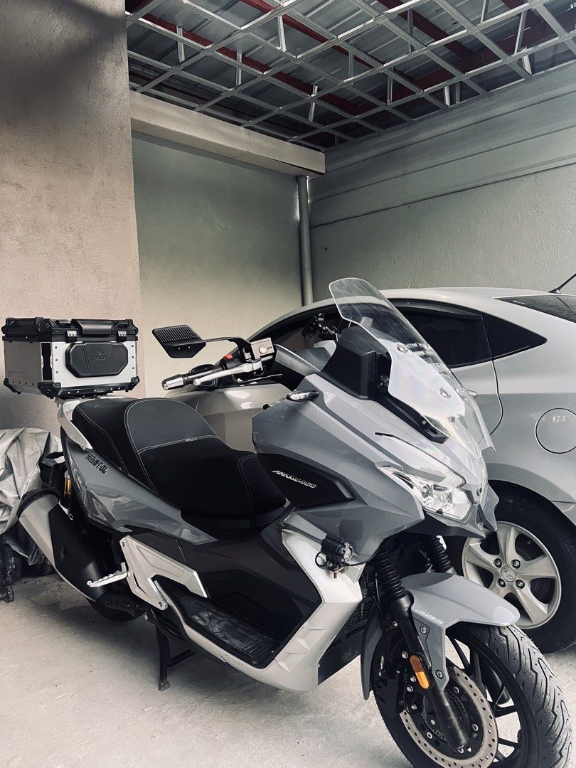 2022 Bristol Maxie 400cc (Category: Motorbikes for Sale) located in Quezon City. Submitted by bhilie52 (Listing ID 1466774836, Image 3). Description: 2022 Bristol Maxie 400 400cc maxiscoot expressway legal 15,700+km Top box Stock most parts 2nd owner (got it directly from 1st owner) Issue: Unregistered (expired last april), spare key remote lost.