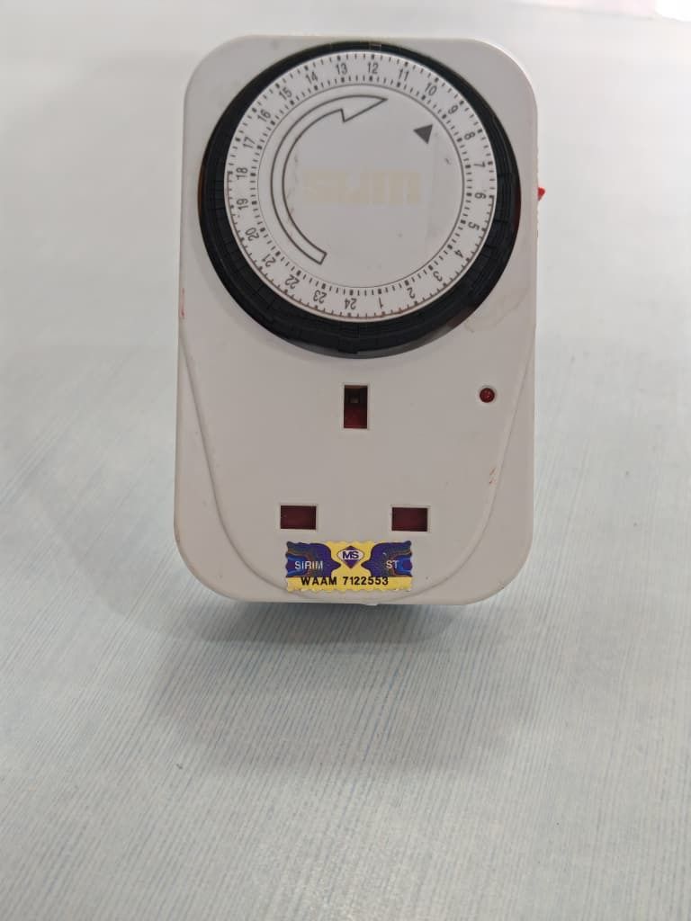 24Hours Programme Timer (Category: Electrical, Adaptors & Sockets) located in Bahau. Submitted by bts_bahtech (Listing ID 1466795738, Image 1). Description: 24Hours Programme Timer Max Load: 13A / 3120W Condition: Used No Warranty WA: 012-390 6605.