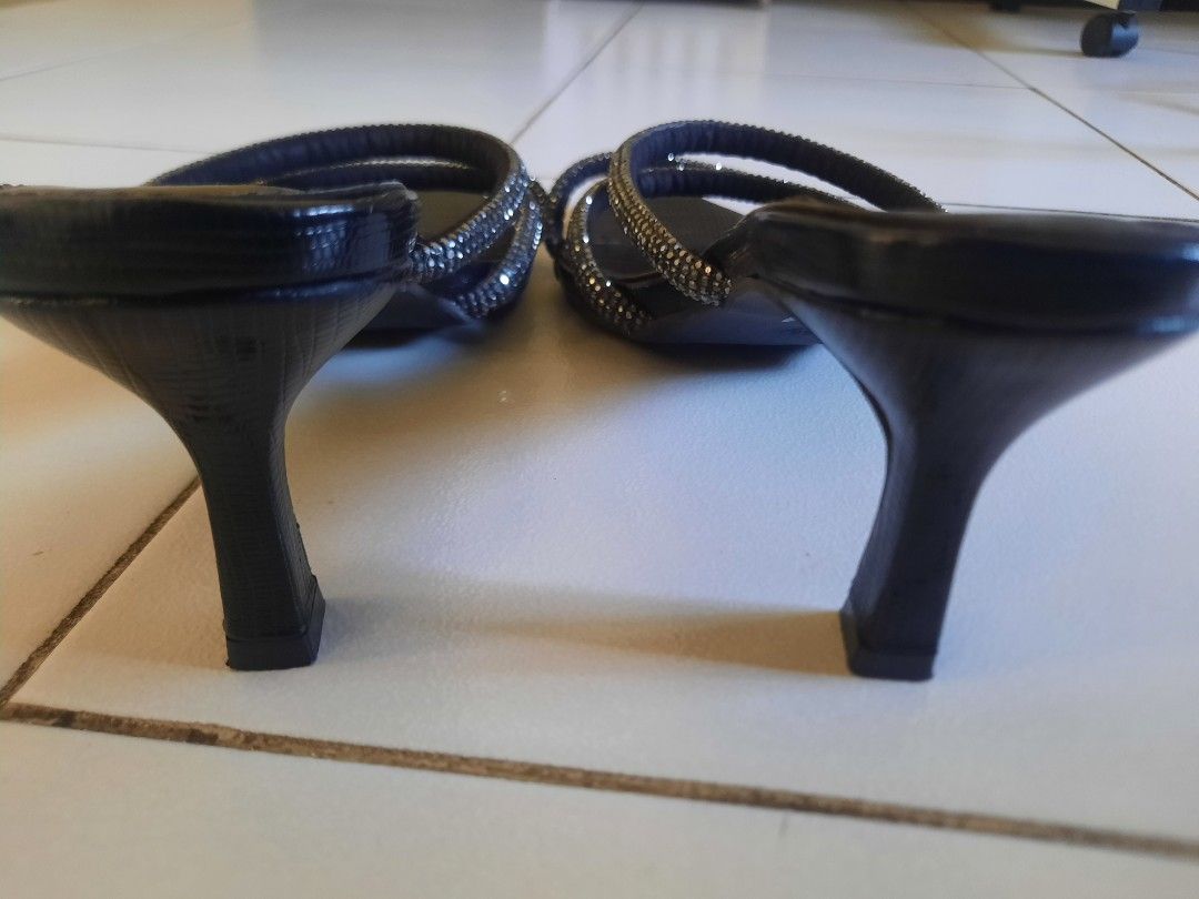 2 inches beaded blk sandals (Category: Sandals) located in Quezon City. Submitted by misiamitch (Listing ID 1466970231, Image 3). Description: used only once for costume party. Very sexy and elegant when wearing. komportable sa paa..