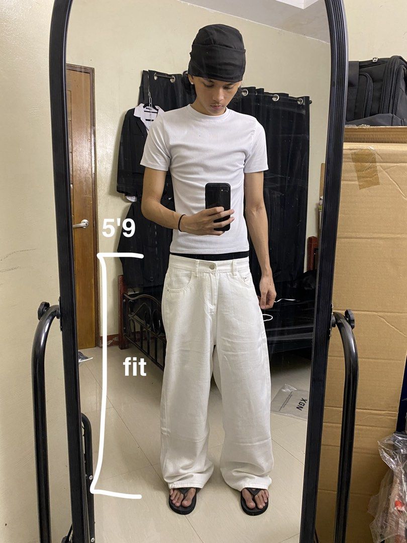 ₱150 + Shipping Fee. (Category: Jeans) located in Batangas. Submitted by declutteringvon (Listing ID 1463837441, Image 3). Description: READ all info from the photos. NO to SWAP. Slightly negotiable to sure and interested buyers..