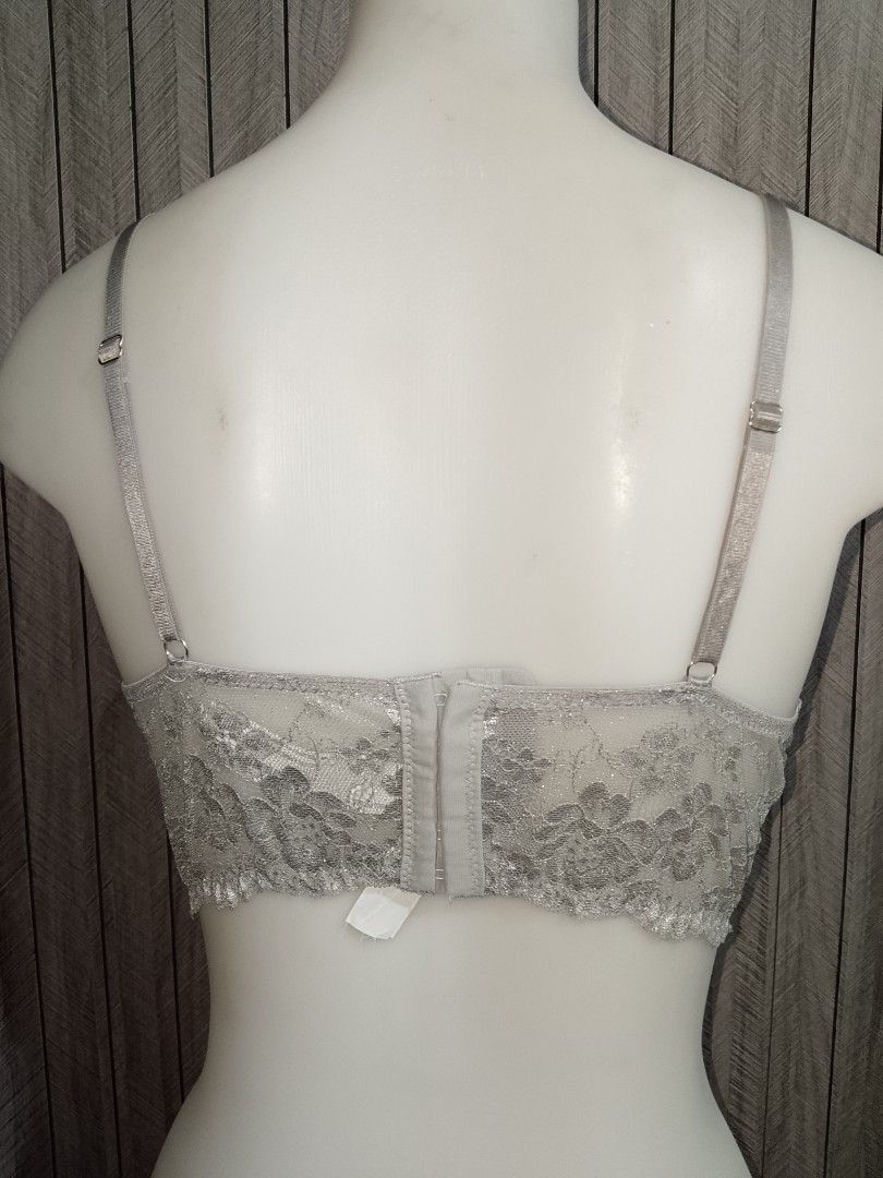 38a FOREVER21 SILVER GREY PRETTY LACE U SHAPE BRA WITH UNDERWIRE (Category: Undergarments & Loungewear) located in Manila. Submitted by truecrystal-1407 (Listing ID 1466793077, Image 3). Description: .