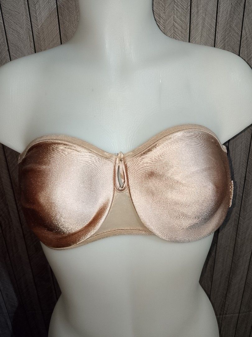 38c CURVATION BRA STRAPLESS BRA NO PADS WITH UNDERWIRE (Category: Undergarments & Loungewear) located in Manila. Submitted by truecrystal-1407 (Listing ID 1466791361, Image 1). Description: .