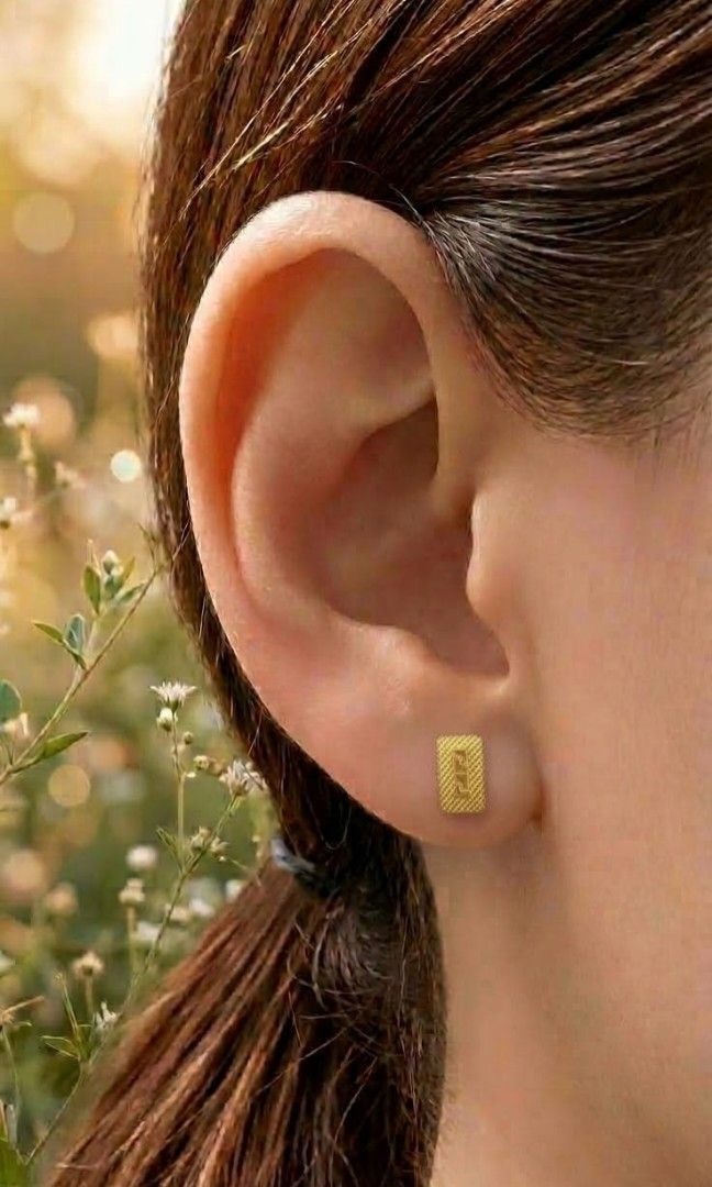 ​✨ 18K Saudi Gold Rectangular Greek Key Stud Earrings | Authentic & Pawnable (Category: Earrings) located in Davao. Submitted by jewelershoney4ever (Listing ID 1466953536, Image 2). Description: Product Description: ​Elevate your everyday jewelry collection with these 18K Saudi Gold Rectangular Greek Key Stud Earrings! Featuring an intricate Greek key design framed by a sparkling, diamond-cut textured background, these studs deliver timeless soph