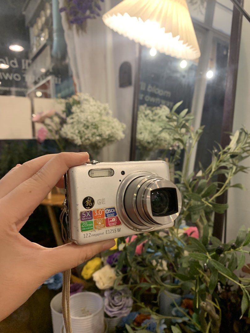 ˚₊‧ GE E1255W ° Silver ₊˚⊹ (Category: Cameras) located in Manila. Submitted by silvershark_e (Listing ID 1466787967, Image 1). Description: AVAILABLE 𐙚 PRICE IN CAPTION ୨୧ ˚₊‧ GE E1255W ° Silver ₊˚⊹ ୨୧ MINE — ₱2,500 ୨୧ SNAP — your price ┈┈┈┈ ୨୧ ┈┈┈┈ Condition: ♡ No functional issues ♡ Fully working ♡ Super crisp output ♡ Has red AF-assist light before the flash ♡ Sign of usage Issue: LCD BURN (not affected output) ୨୧ INCLUSIONS ୨୧ ♡ Unit ♡ Batte