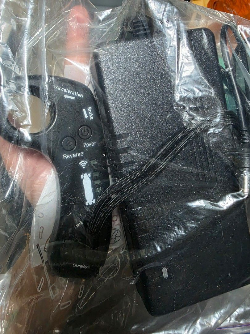 木速龍 MSL-5 雙驅電動滑板 700W （分類：運動與體育 -溜冰鞋，旱冰鞋和滑板車）位於 Hong Kong。 由 20lingling20 提交（商品編號 1466800822，圖片 3）。簡介： 木速龍MSL-5電動滑板，雙驅板，700W功率。最高時速50公里，續航約15公里。有4檔調速，爬坡度大約30%。淨重約5.5公斤。跟原裝充電器、無線遙控器。