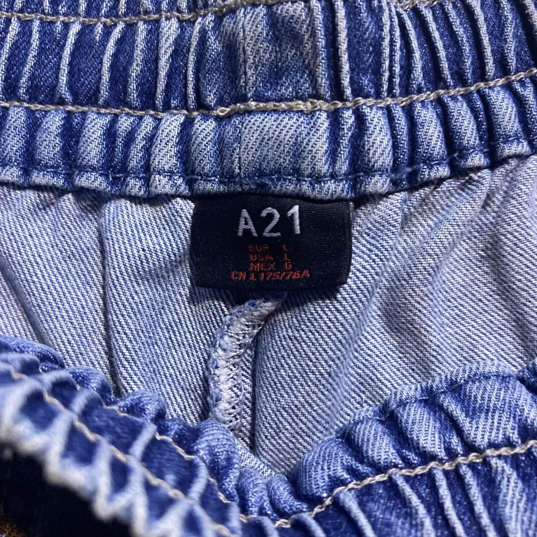 ♡ preloved barrel blue soft denim jeans (Category: Jeans) located in Irosin. Submitted by chadeklutz (Listing ID 1466927488, Image 2). Description: ! warning ! (01) the product might have a different color due to lighting * ‧⠀⠀⨯⠀⠀⠀⠀ .⁺⠀⠀ ✦⠀⠀ * ‧⠀⠀⨯⠀⠀ ⠀⠀ .⁺⠀⠀ ✦⠀⠀ * brand: A21 (?) color: classic blue denim details : has a lil trendy black & yellow "Trend Creative" patch on the right pocket * ‧⠀⠀⨯⠀⠀⠀⠀ .⁺⠀⠀ ✦⠀⠀ * ‧⠀⠀⨯⠀⠀ ⠀⠀ .⁺⠀⠀ ✦⠀⠀ * ask for measurem