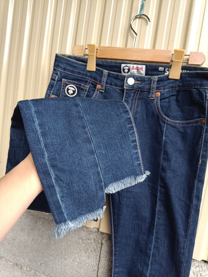 AAPE SKINNY FIT JEANS (Category: Jeans) located in Buguias. Submitted by leeyyy_sa (Listing ID 1466874036, Image 3). Description: AAPE SKINNY FIT JEANS Size XS/27 on tag 29 via tape measure Length:35.5 Rise: 9.5" Semi Stretch Legitamacy not guaranteed Check all photos.