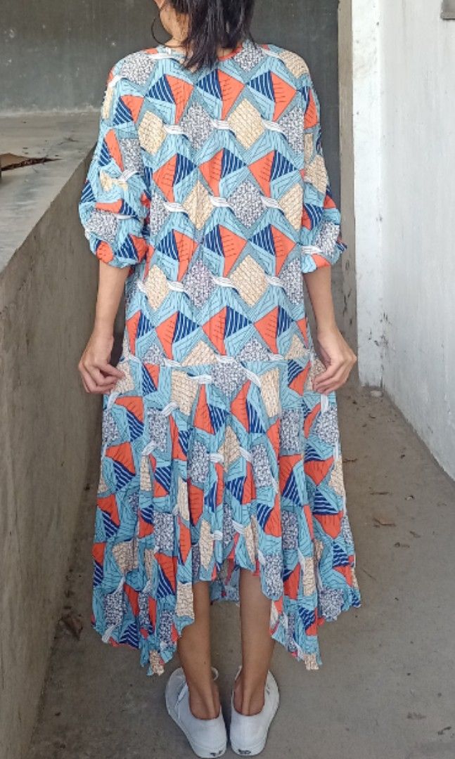 Abstract cotton hem dress (Category: Dresses) located in Davao. Submitted by kannikasok1987 (Listing ID 1466903148, Image 2). Description: Bust 40 Waist up 36 L 49 good as new.