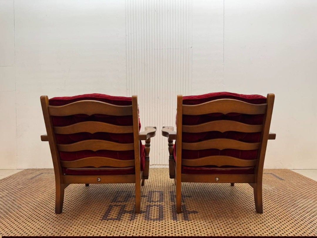 Accent Chair (Category: Chairs) located in Meycauayan. Submitted by marygracecasimiro (Listing ID 1466774208, Image 3). Description: Elegant Mid-Century 2-Piece Accent Chair Price: 11,500 L30 x W25.5 x H30.5/15 In good condition🩷.