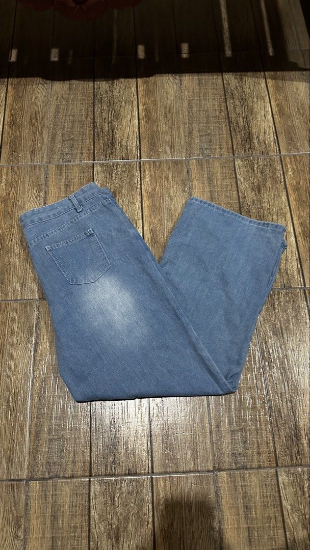ACID WASH PANTS (Category: Jeans) located in Manila. Submitted by urban.vintage (Listing ID 1466787392, Image 3). Description: ISSUE: NONE (NEED WASH) MOP :GCASH (NO COD) SHIP VIA: LALAMOVE & J&T LOCATION: PASIG CITY LENGTH: 42 HEM : 10 WIDTH : 36.