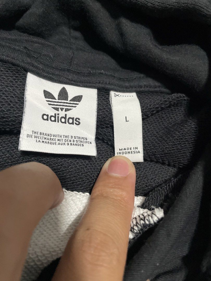 ADIDAS (Category: Coats, Jackets and Outerwear) located in Baguio. Submitted by dnew1s (Listing ID 1466787282, Image 3). Description: ADIDAS MASSIVE LOGO PULLOVER JACKET 23x24 EXCELLENT CONDITION 1080+SF DISCLAIMER: PLEASE NOTE THAT I D’ NEWONE IS NOT AFFILIATED WITH OR ENDORSED BY ANY BRAND. ANY BRAND NAMES OR TRADEMARKS MENTIONED ARE THE PROPERTIES OF THEIR RESPECTIVE OWNERS..