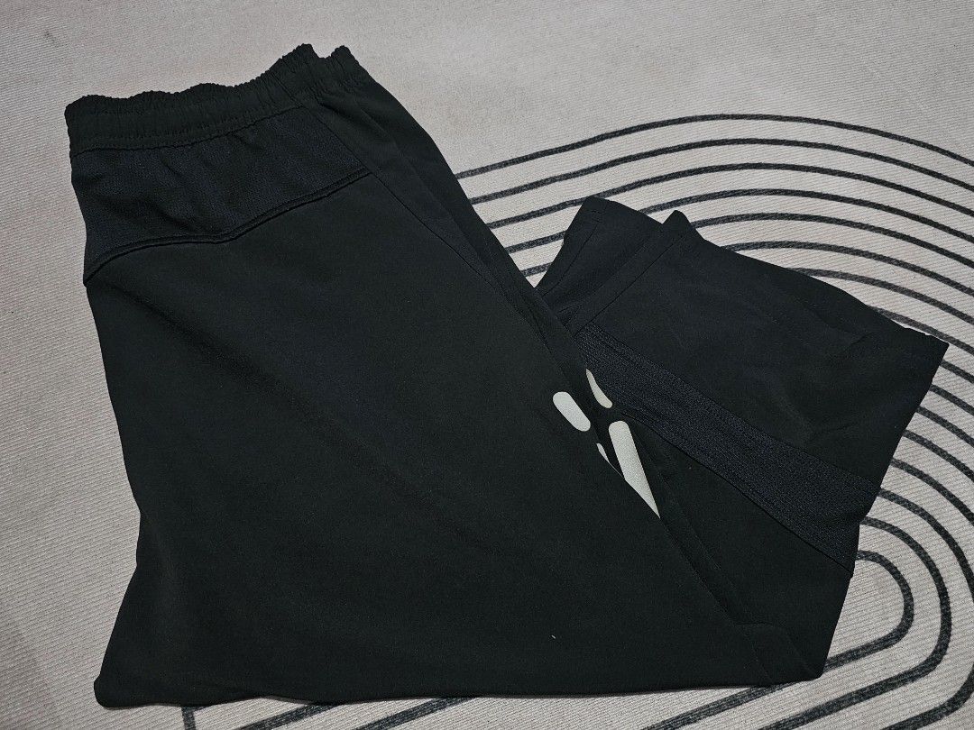 Adidas Active Wear (Category: Activewear) located in Baguio. Submitted by kayeonlineshop (Listing ID 1466857551, Image 3). Description: black Adidas 3/4-length (capri or "tokong") athletic training pants featuring zippered side pockets and a white Adidas logo on the hip w 28-32 l 28 h13.5.