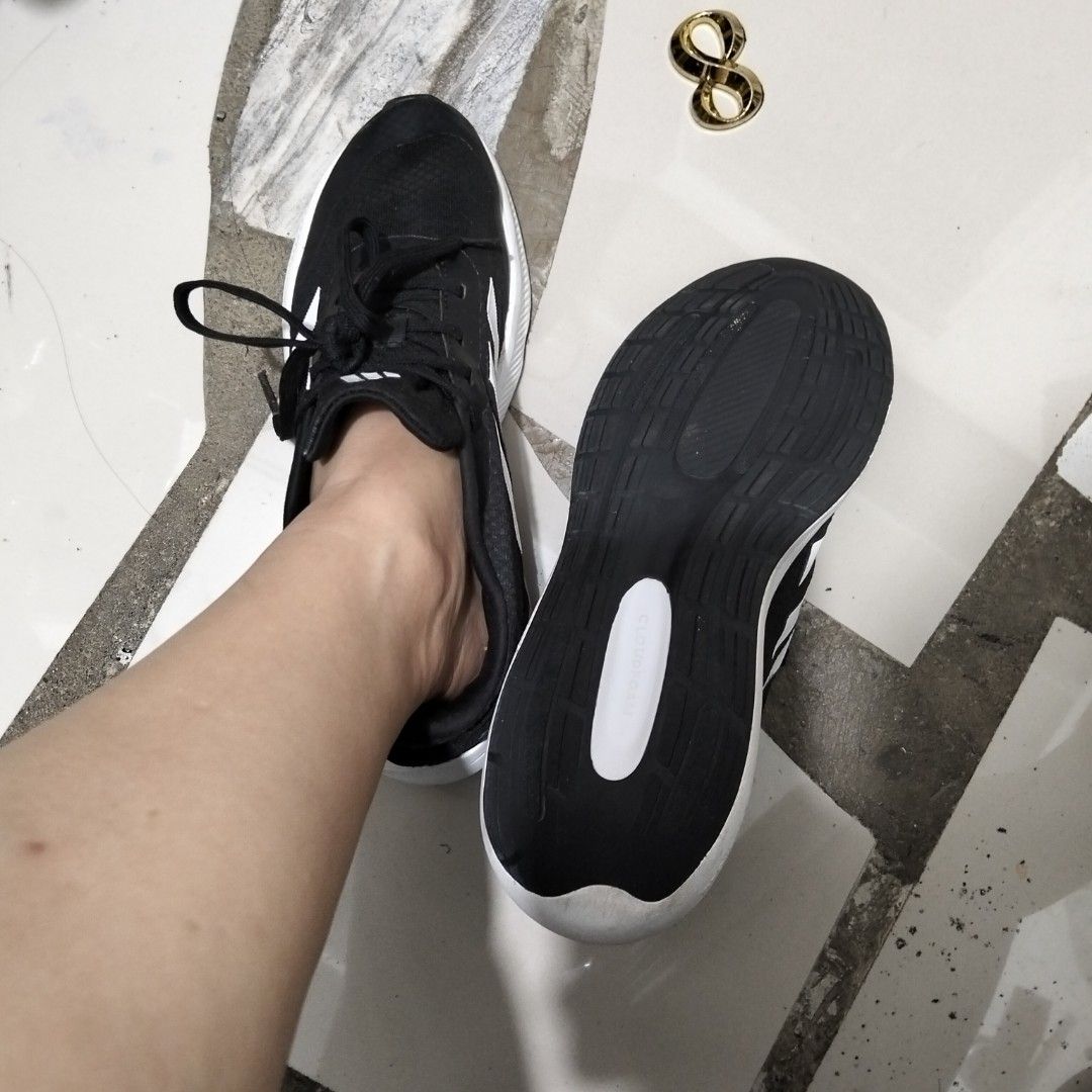Adidas (Category: Sneakers) located in El Salvador. Submitted by francheskaukayukay (Listing ID 1466873712, Image 3). Description: size 6 men size 8.5 women.