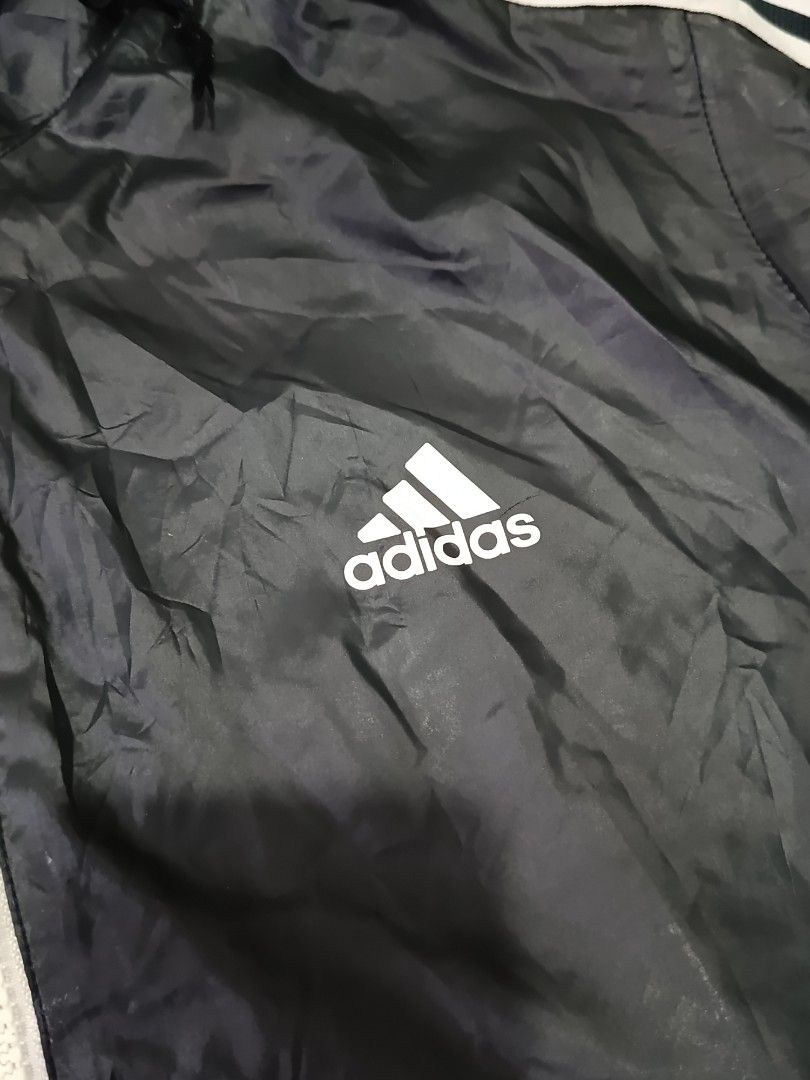 ADIDAS 3LINES WINDBREAKER JACKET (freeshipping) (Category: Coats, Jackets and Outerwear) located in Quezon City. Submitted by gyl-stop (Listing ID 1466926522, Image 2). Description: free shipping 22 x 28 good condi cr: 9.5/10 issue: need restitch bandang Kili Kili, sira na Yung sikipan sa hood, putol puller sa zipper pero working lahat.