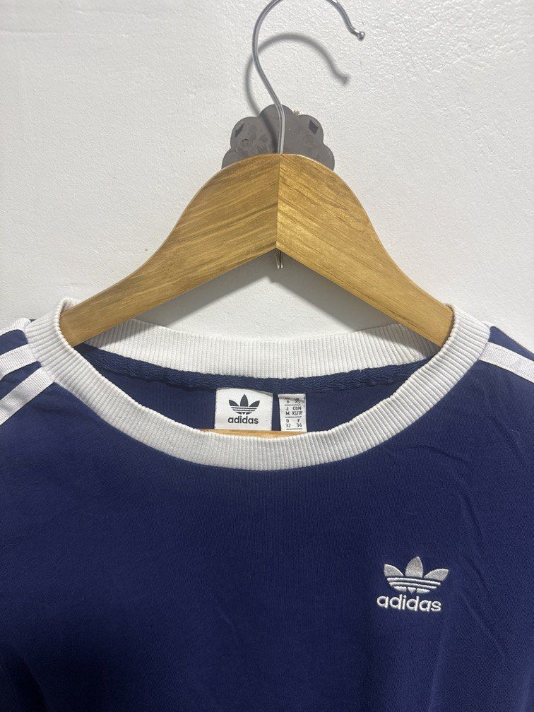 Adidas Adicolor Classics 3-Stripes Tee (Category: Tshirts & Polo Shirts ) located in Santa Ana. Submitted by deyaaaan88 (Listing ID 1466790897, Image 2). Description: Adidas Adicolor Classics 3-Stripes Tee As new condi No issue Dimes 19x25.