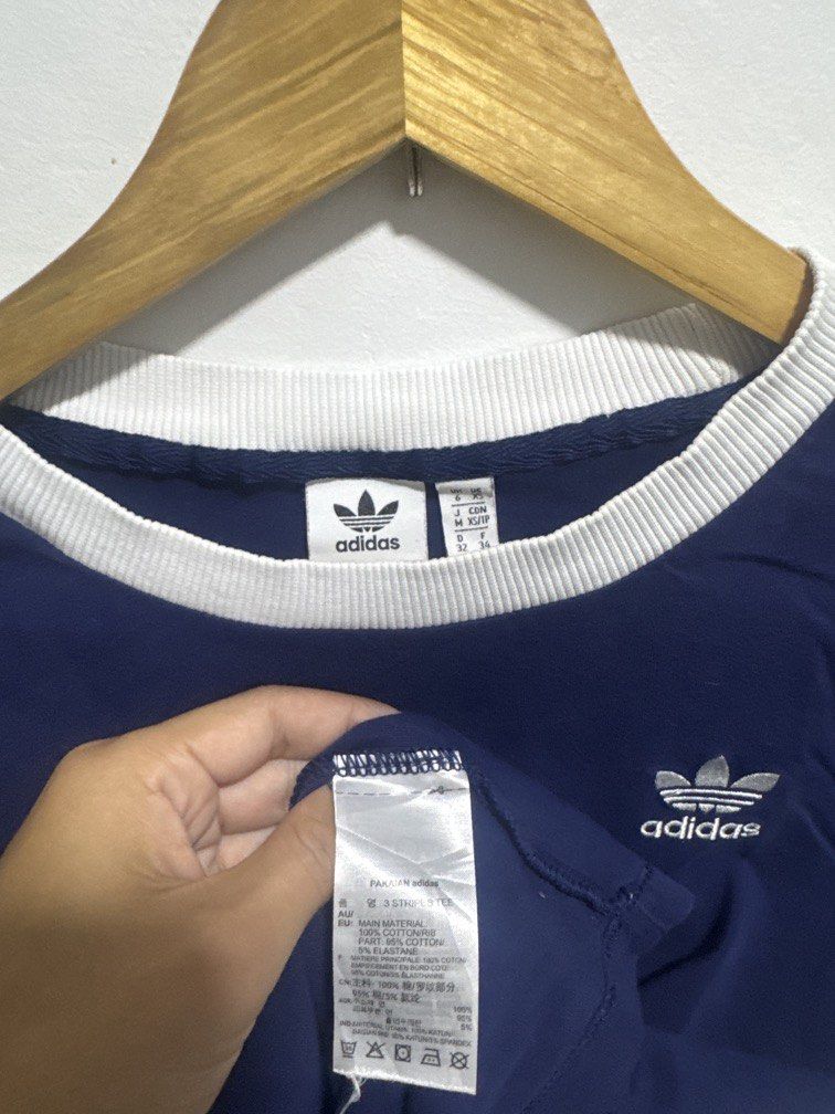 Adidas Adicolor Classics 3-Stripes Tee (Category: Tshirts & Polo Shirts ) located in Santa Ana. Submitted by deyaaaan88 (Listing ID 1466790897, Image 3). Description: Adidas Adicolor Classics 3-Stripes Tee As new condi No issue Dimes 19x25.
