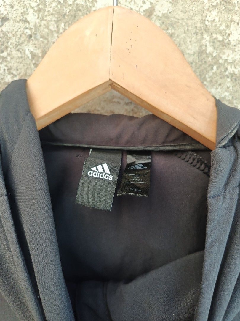 ADIDAS ANORAK RUNNING WINDBREAKER (Category: Coats, Jackets and Outerwear) located in Los Banos. Submitted by kiel_labadan (Listing ID 1466775458, Image 2). Description: SIZE LARGE 23 W 27 L NO ISSUES!.
