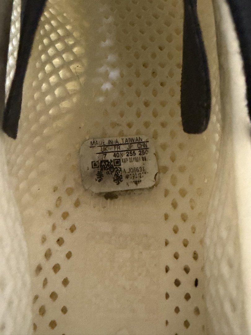 Adidas Climacool Laced White (Category: Sneakers) located in Cauayan City . Submitted by kiellly (Listing ID 1466910112, Image 2). Description: For sale: Climacool laced Lightly used No issues Minimal dirt Price is negotiable Loc- Cauayan city, Isabela.
