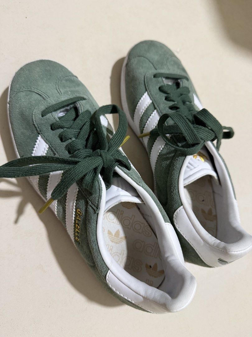Adidas Gizelle (Category: Casual Shoes) located in Mandaluyong City. Submitted by shinjuku.beauty.ph (Listing ID 1466937462, Image 1). Description: Like new you can see on my photos Size US 5 .