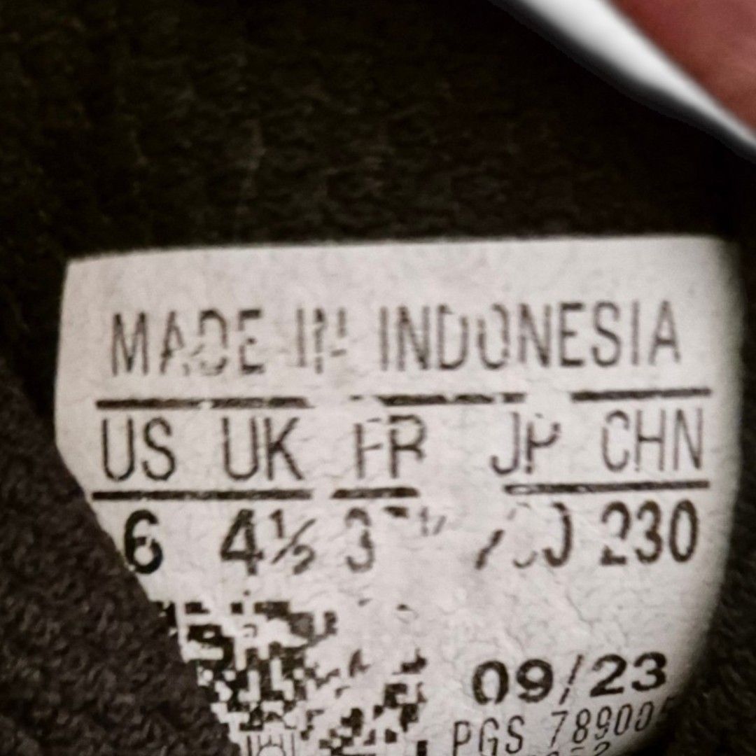 Adidas Racer TR23 (Category: Sneakers) located in Iligan City. Submitted by chefmavis0519 (Listing ID 1466797503, Image 3). Description: Used Adidas Racer TR23. Never been repaired. See photos for size details. RFS Kid outgrew the pair already..
