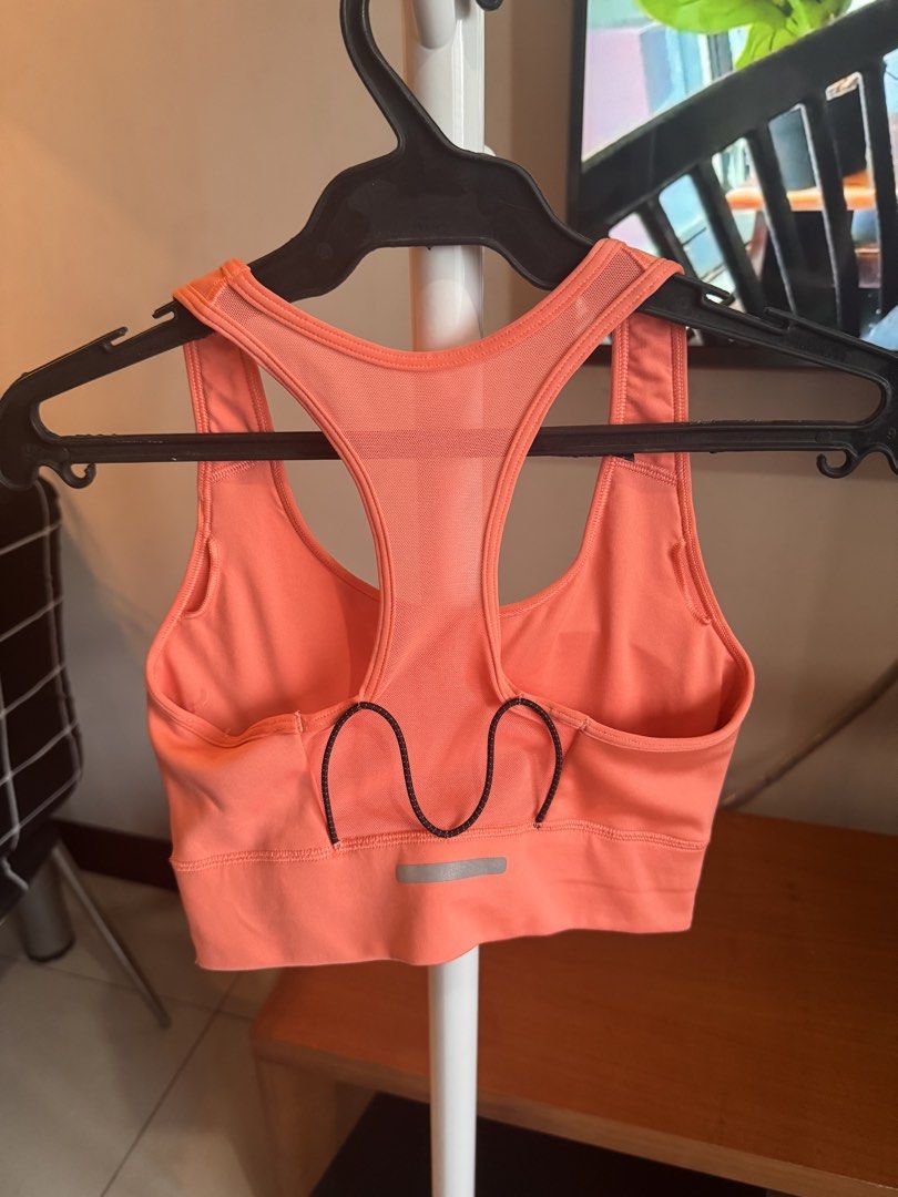 Adidas running sports bra (Category: Activewear) located in Quezon City. Submitted by essief (Listing ID 1466914816, Image 3). Description: Nice running sports bra with pockets to hold energy gels! Used twice only, no issues Tag was cut / removed for comfort .
