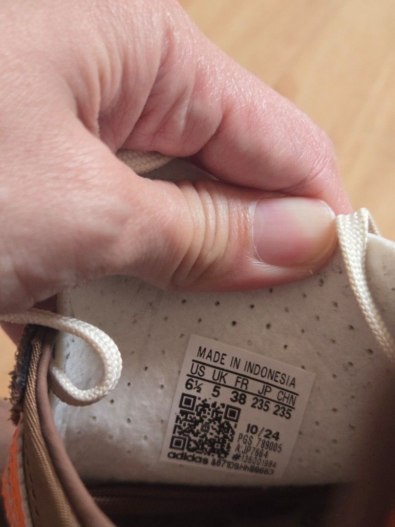 Adidas SL 72 (Category: Sneakers) located in Imus. Submitted by tinph (Listing ID 1466797482, Image 3). Description: bought in Japan MOP: Bdo/BPI/ G cash shipping ( shouldered by buyer) : grab/lalamove ( arranged by buyer ) gogo express item is shipped after payment is verified No offer, no transaction Be 100% sure in getting the item before placing all sales are final. No return or exchange..