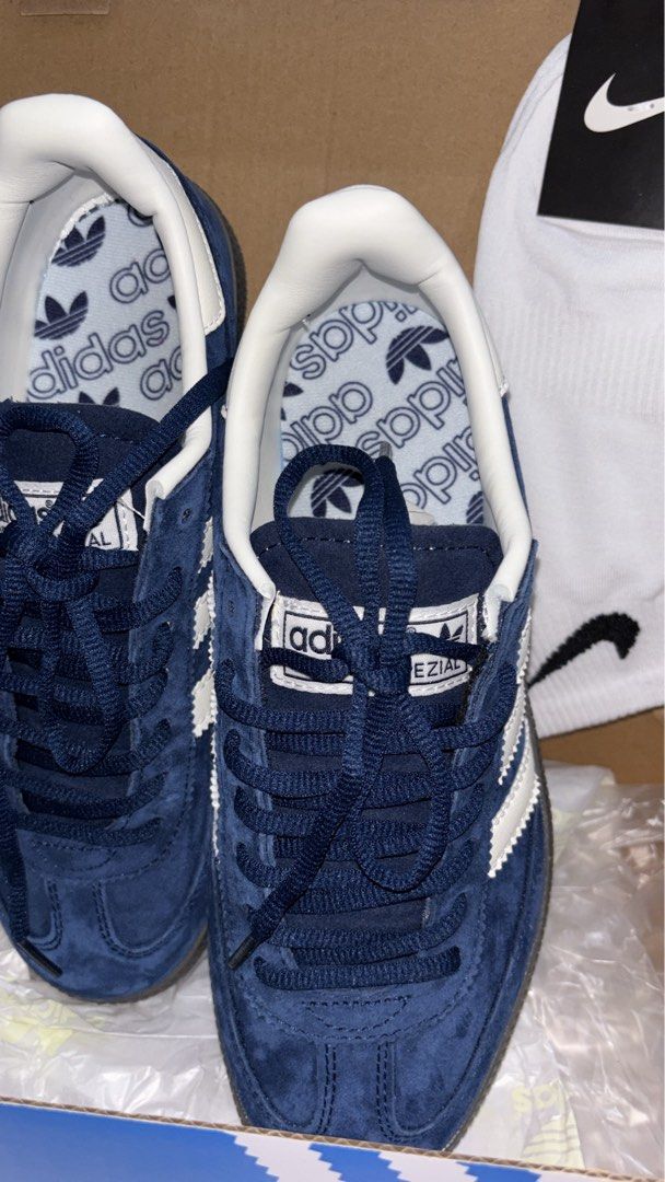 ADIDAS SPEZIAL NAVY BLUE (Category: Casual Shoes) located in Manila. Submitted by sandra.1919 (Listing ID 1466924099, Image 1). Description: Adidas Handball Spezial Navy Blue with free 1 pair of socks Condition: Super new, never been used! Size: 38 .