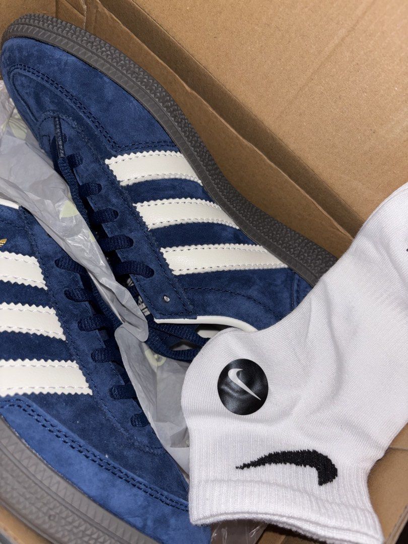 ADIDAS SPEZIAL NAVY BLUE (Category: Casual Shoes) located in Manila. Submitted by sandra.1919 (Listing ID 1466924099, Image 3). Description: Adidas Handball Spezial Navy Blue with free 1 pair of socks Condition: Super new, never been used! Size: 38 .