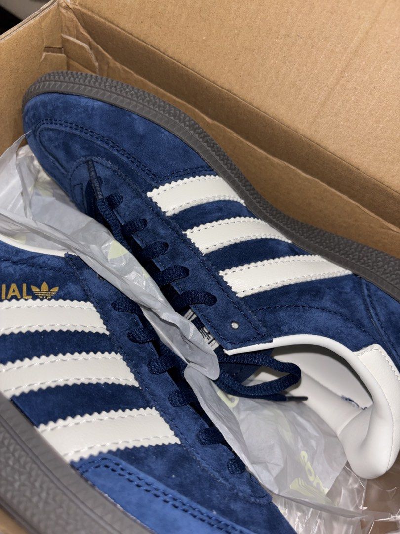 ADIDAS SPEZIAL NAVY BLUE (Category: Casual Shoes) located in Manila. Submitted by sandra.1919 (Listing ID 1466924099, Image 2). Description: Adidas Handball Spezial Navy Blue with free 1 pair of socks Condition: Super new, never been used! Size: 38 .
