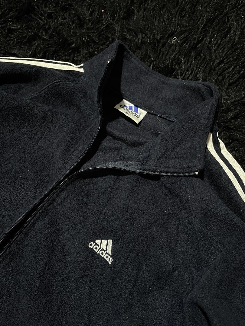 Adidas Vintage Jacket (Category: Coats, Jackets and Outerwear) located in Munoz. Submitted by bb_jimbo0 (Listing ID 1466962167, Image 2). Description: As new condition.