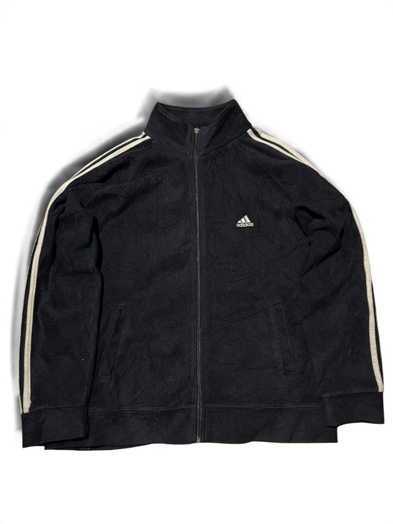 Adidas Vintage Jacket (Category: Coats, Jackets and Outerwear) located in Munoz. Submitted by bb_jimbo0 (Listing ID 1466962167, Image 1). Description: As new condition.
